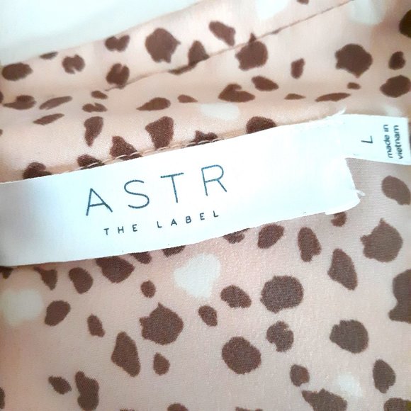 ASTR The Label Peach Button Down Blouse Cheetah Print - Picture 6 of 8